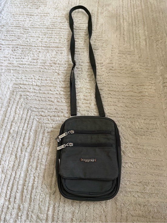 Baggallini Handbags - Baggallini Gray Multi Pocket Crossbody Organizer Travel Bag Purse